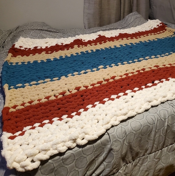 Big Yarn Blanket - Picture 1 of 3